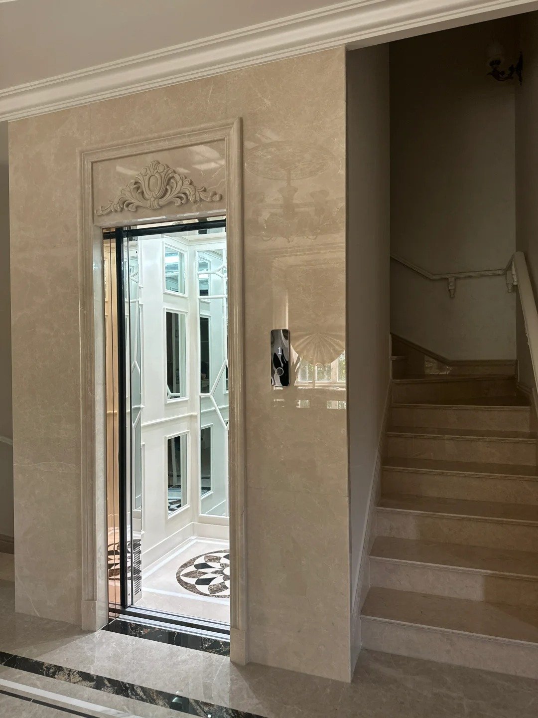 Hydraulic Sightseeing Elevator